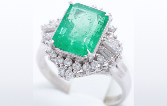 プラチナ900 エメラルドリング　エメラルド　3.55Ct 脇石ダイヤ　0.77Ct