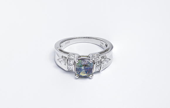 Ptアレキサンドライトリング　A1.598Ct D 0.53