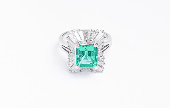 プラチナ　エメラルドリング　2.5Ct