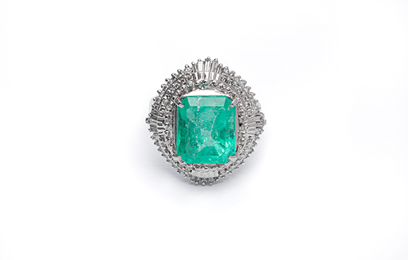 プラチナエメラルドリング　4.01Ct