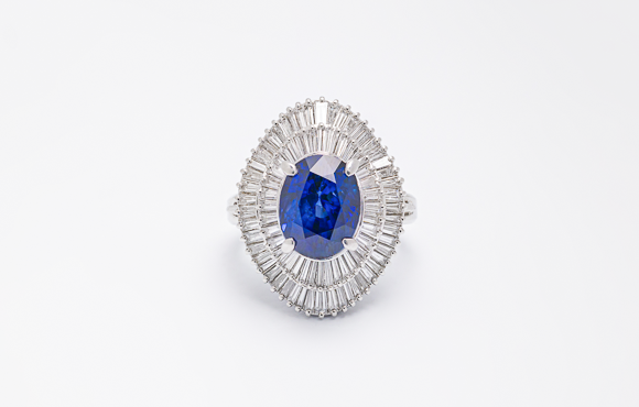 プラチナ　サファイヤリング　S 5.236Ct  D 1.69Ct