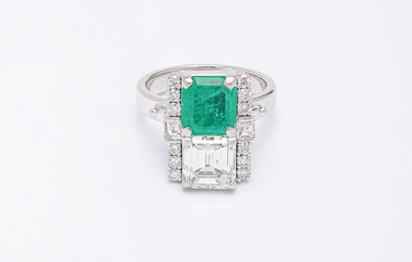 プラチナ　ダイヤ　エメラルドリング　D2.22Ct E 1.78Ct D 計0.58Ct