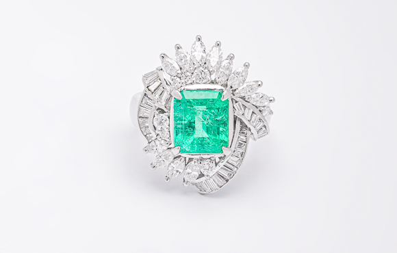 プラチナ　エメラルドリング　E 2.97Ct D 1.64Ct