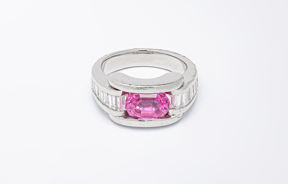 プラチナ　ピンクサファイヤリング　S 2.423Ct D 1.11Ct