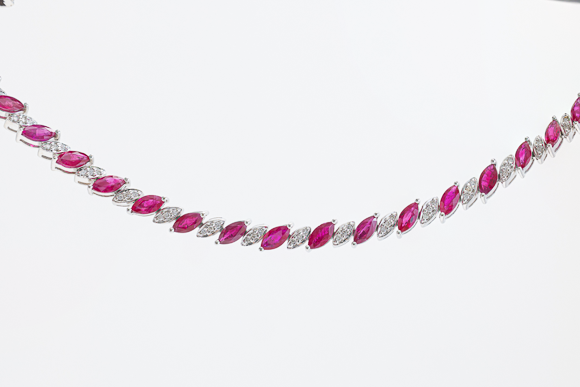 K 18WGルビーネックレス　R １７.30Ct D １.1Ct