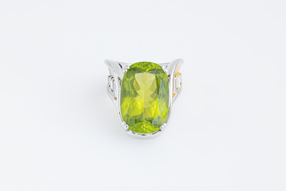 K 18WGペリドットリング　P 15.32Ct D 0.26Ct