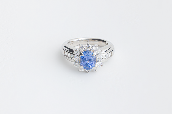 プラチナサファイヤリング　S 2.19Ct D 0.85Ct