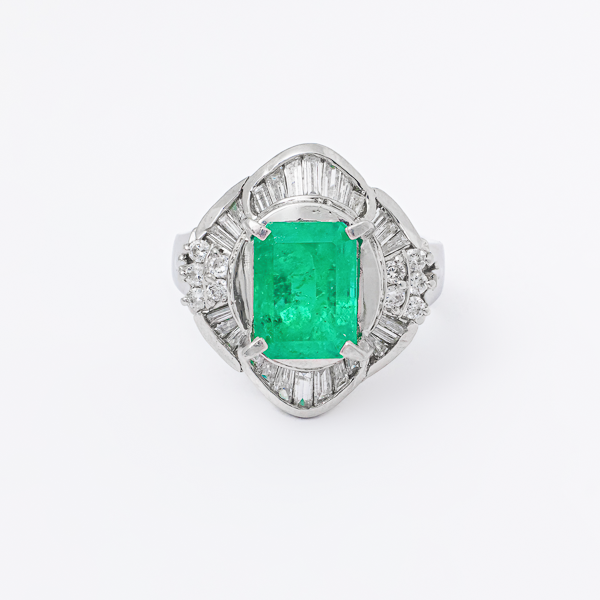 プラチナ　エメラルドリング　E 2.07Ct D 1.00Ct
