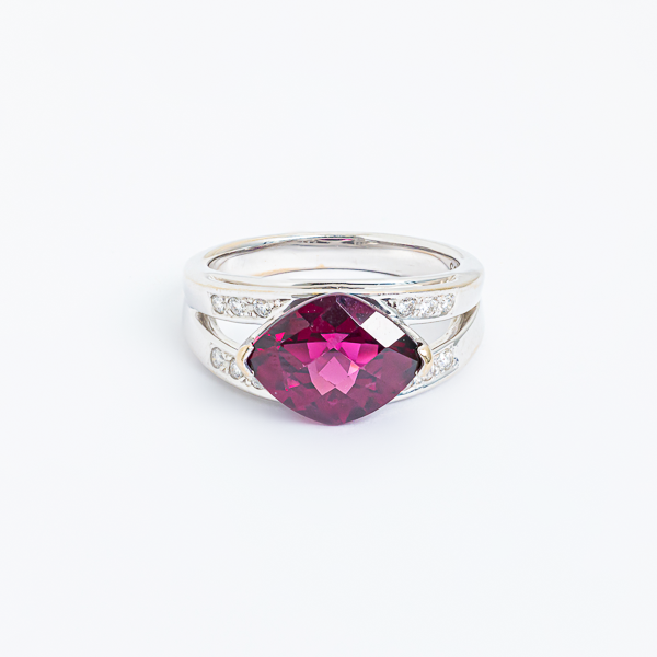 TASAKI K18WGロードライトガーネットリング　G 4.33Ct   D0.11Crt