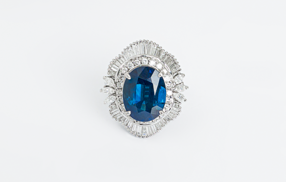 プラチナ　サファイヤリング　S 7.76Ct D 2.07Ct